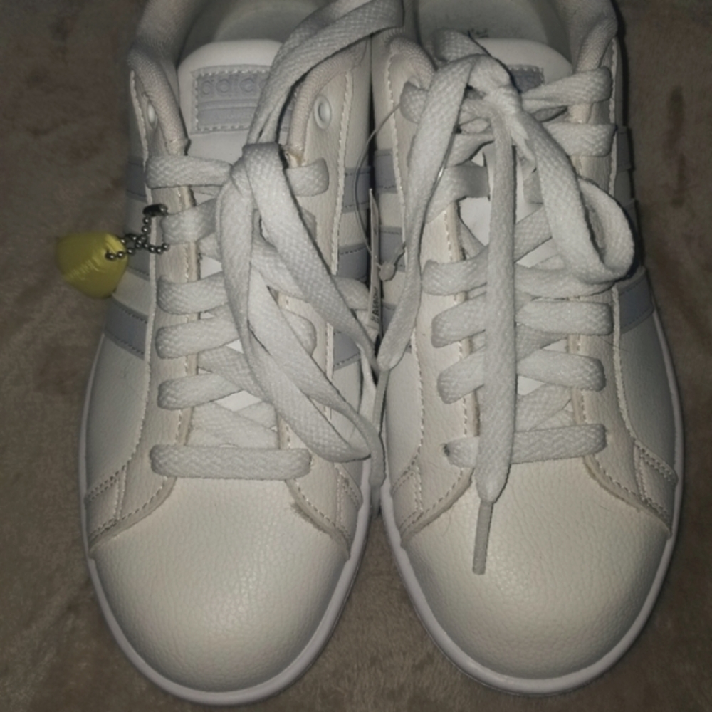 Brand new Adidas Ladies Sneakers sz 8